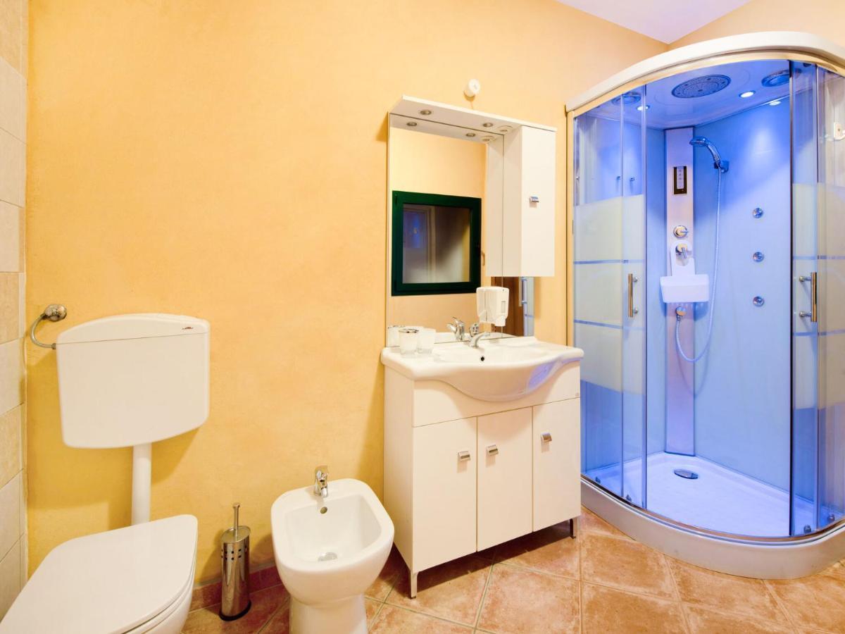 Cozy Chalet At Marone Lake Lombardy With Pool Extérieur photo