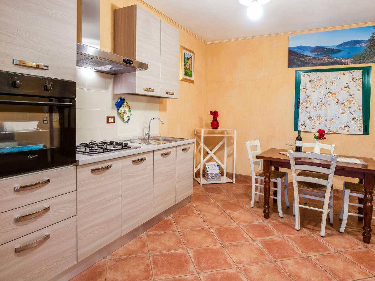 Cozy Chalet At Marone Lake Lombardy With Pool Extérieur photo