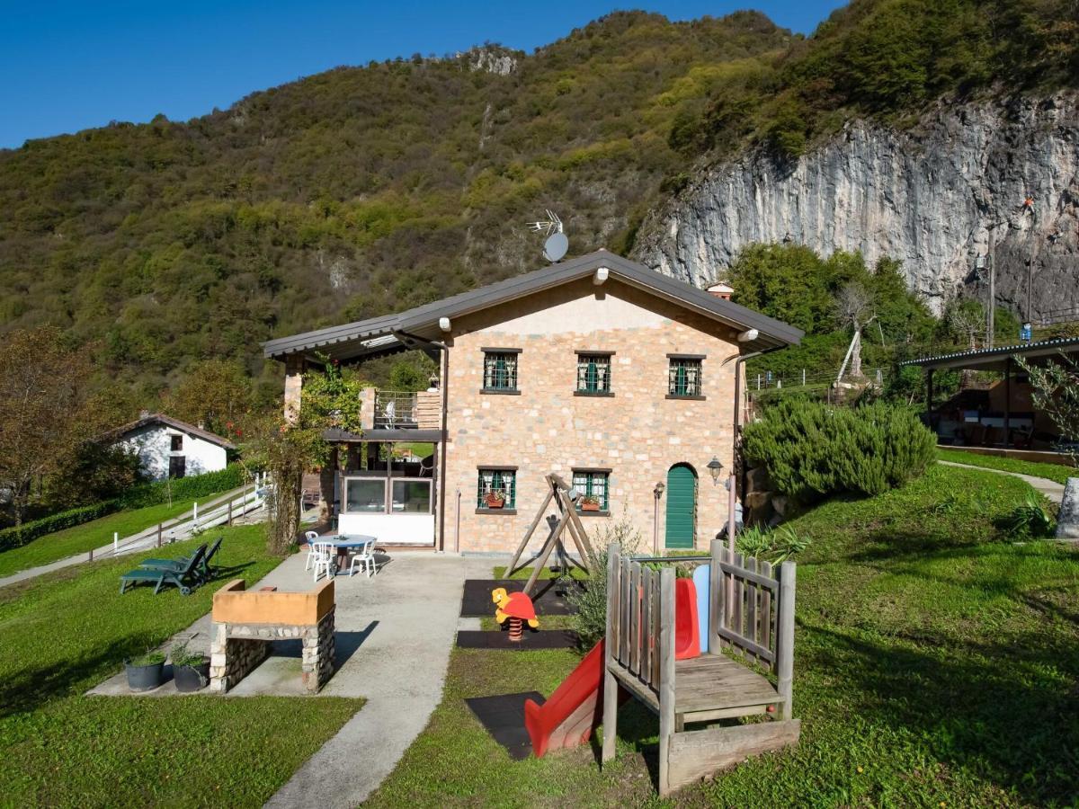 Cozy Chalet At Marone Lake Lombardy With Pool Extérieur photo
